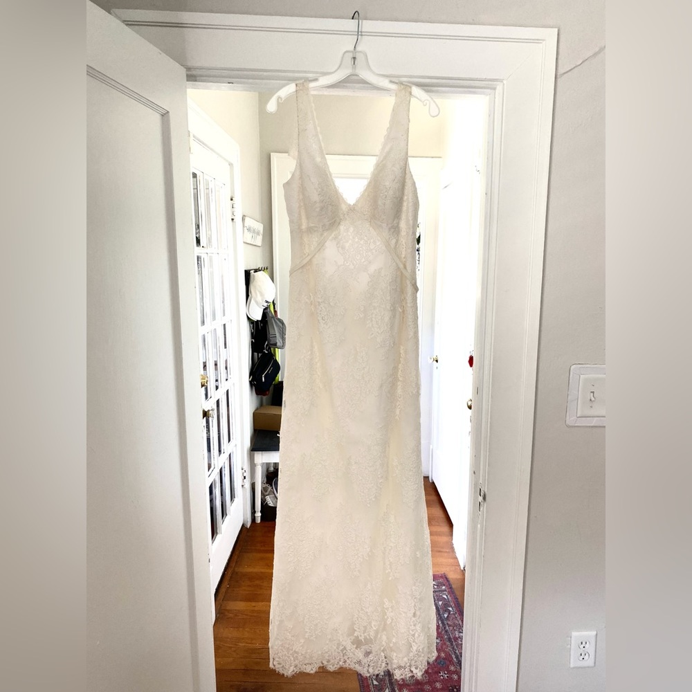 David’s bridal 2016 Galina wedding dress - Picture 4 of 8